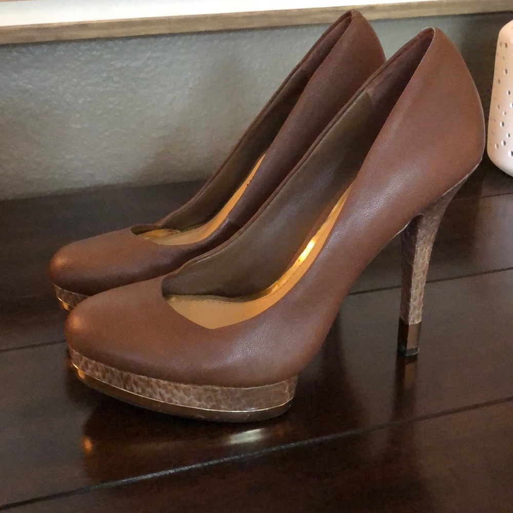Gianni Bini brown leather heels